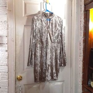 Size xl faux velvet dress. It's silver and lilac